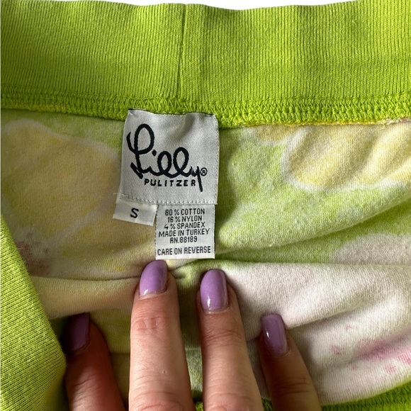 Lilly Pulitzer White label terry cloth skirt in size Small with pockets. EUC - Picture 2 of 7